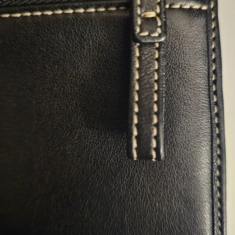 Vintage COACH Hampton Black Leather Tri-Fold Wallet - Picture 8 of 8